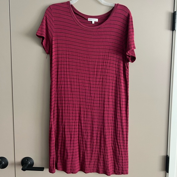 fitz + eddi Dresses & Skirts - [fitz + eddi] medium red & black striped t-shirt dress